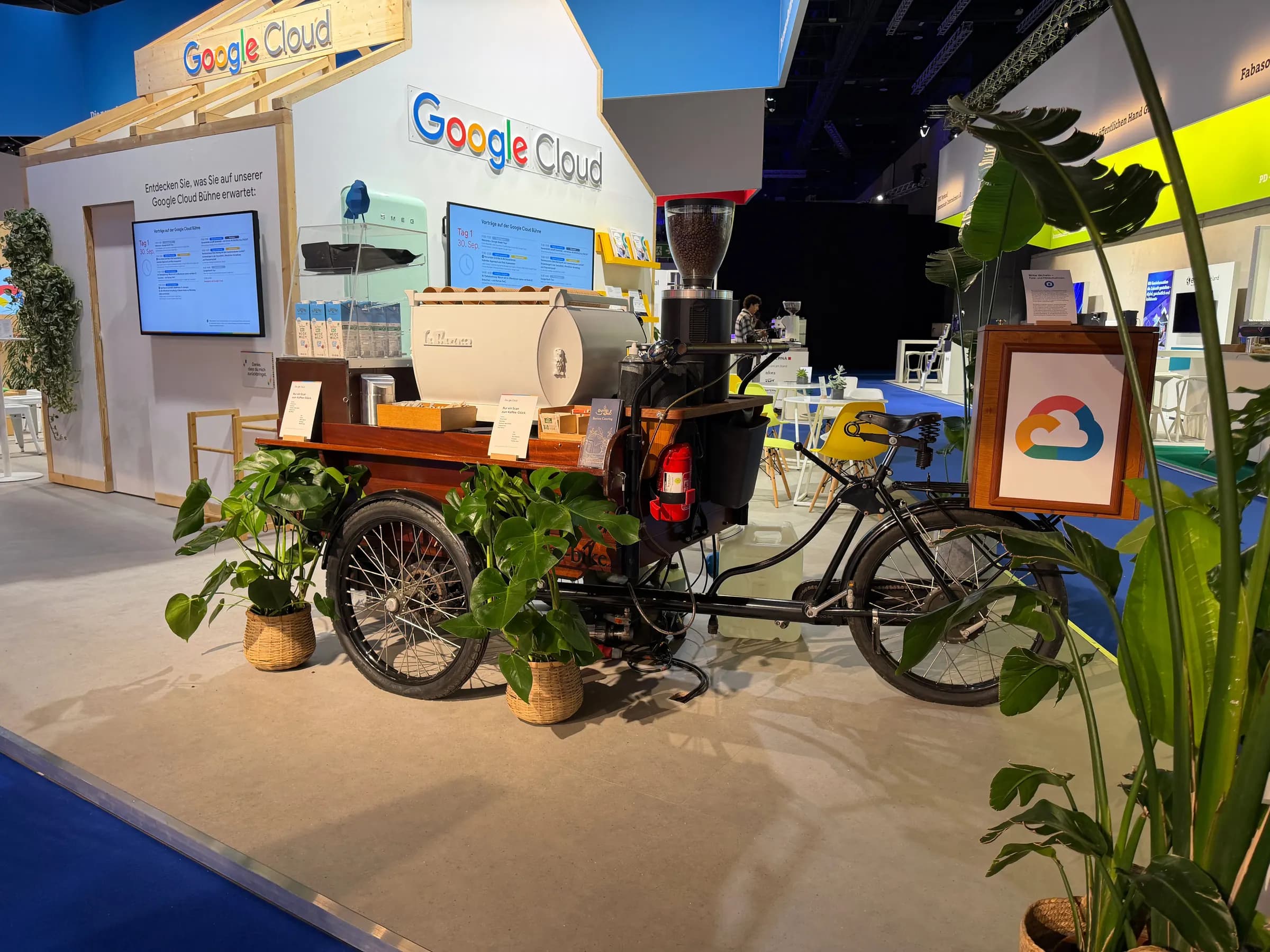 Coffee-Bike von BaristaSoul am Google-Cloud-Stand der Smart Country Convention 2025