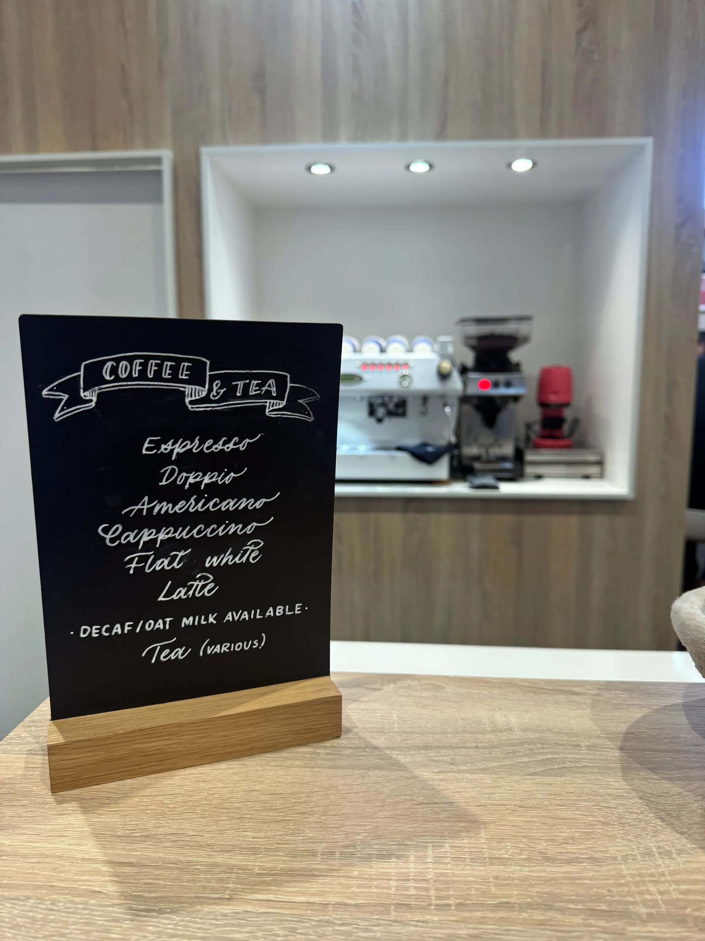 Aufbau einer mobilen Coffee Bar vor Veranstaltungsbeginn