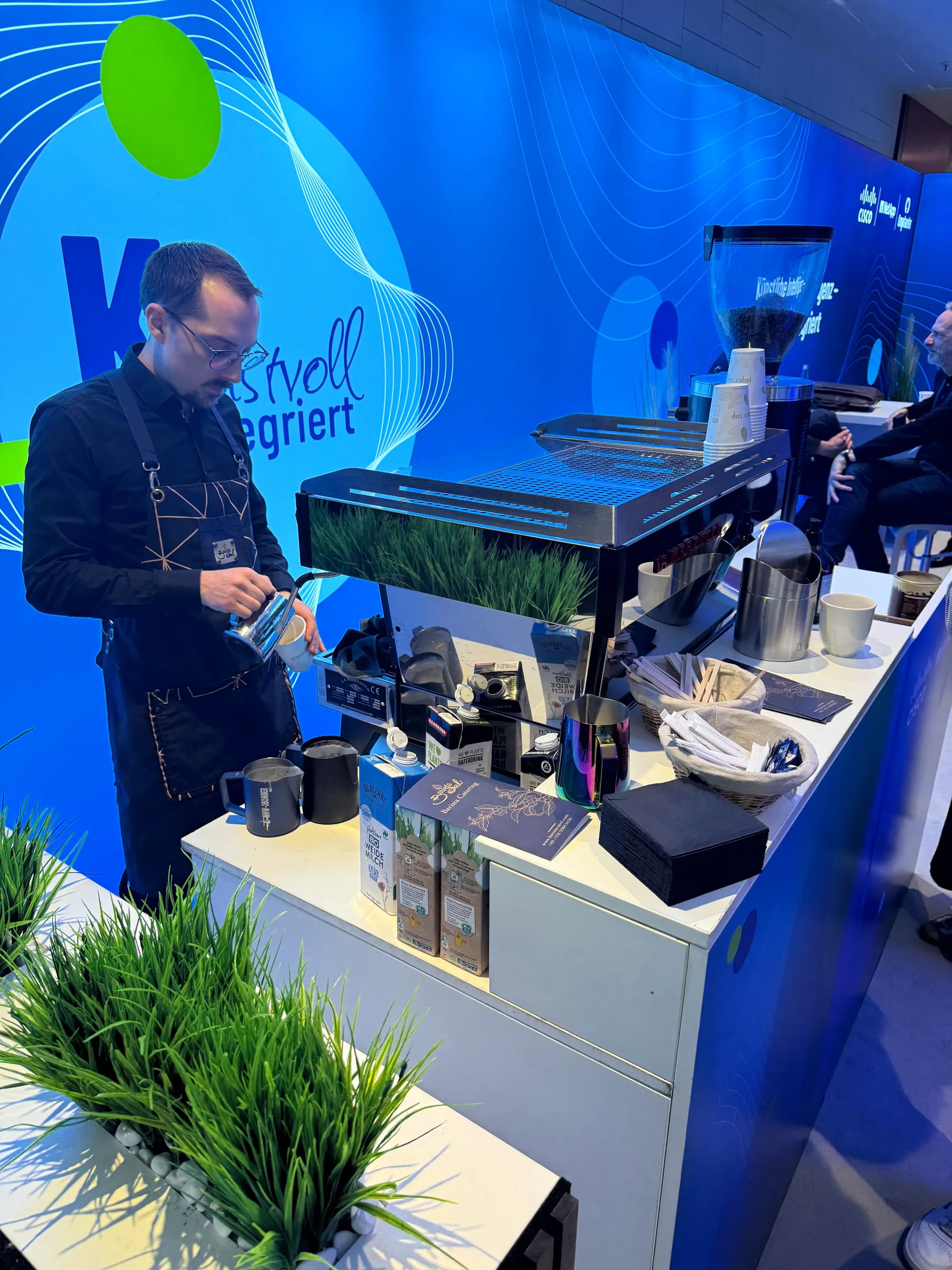 Cappuccino mit Rosetta-Latte-Art von oben